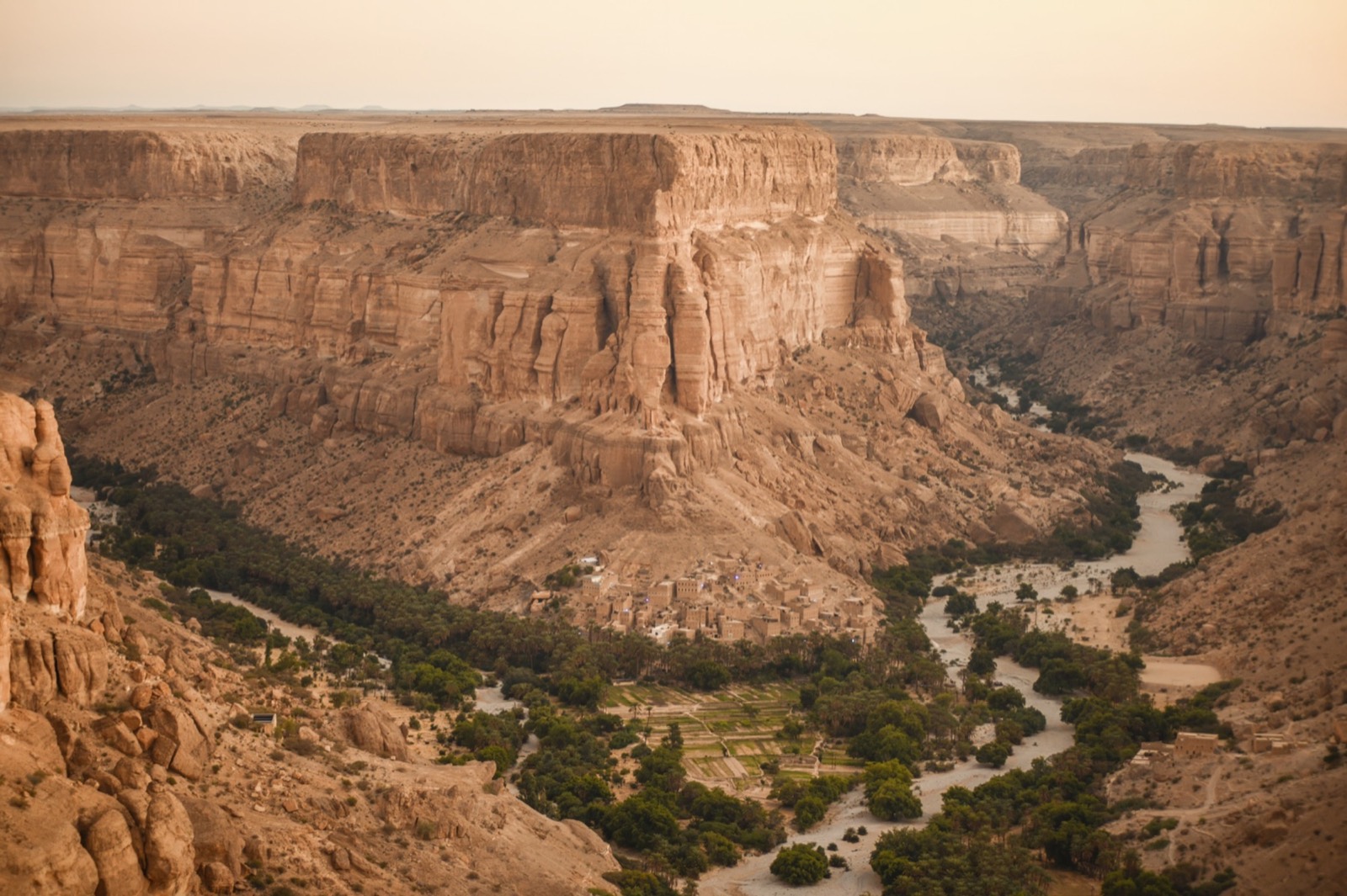 The cliffs of Wadi Doan